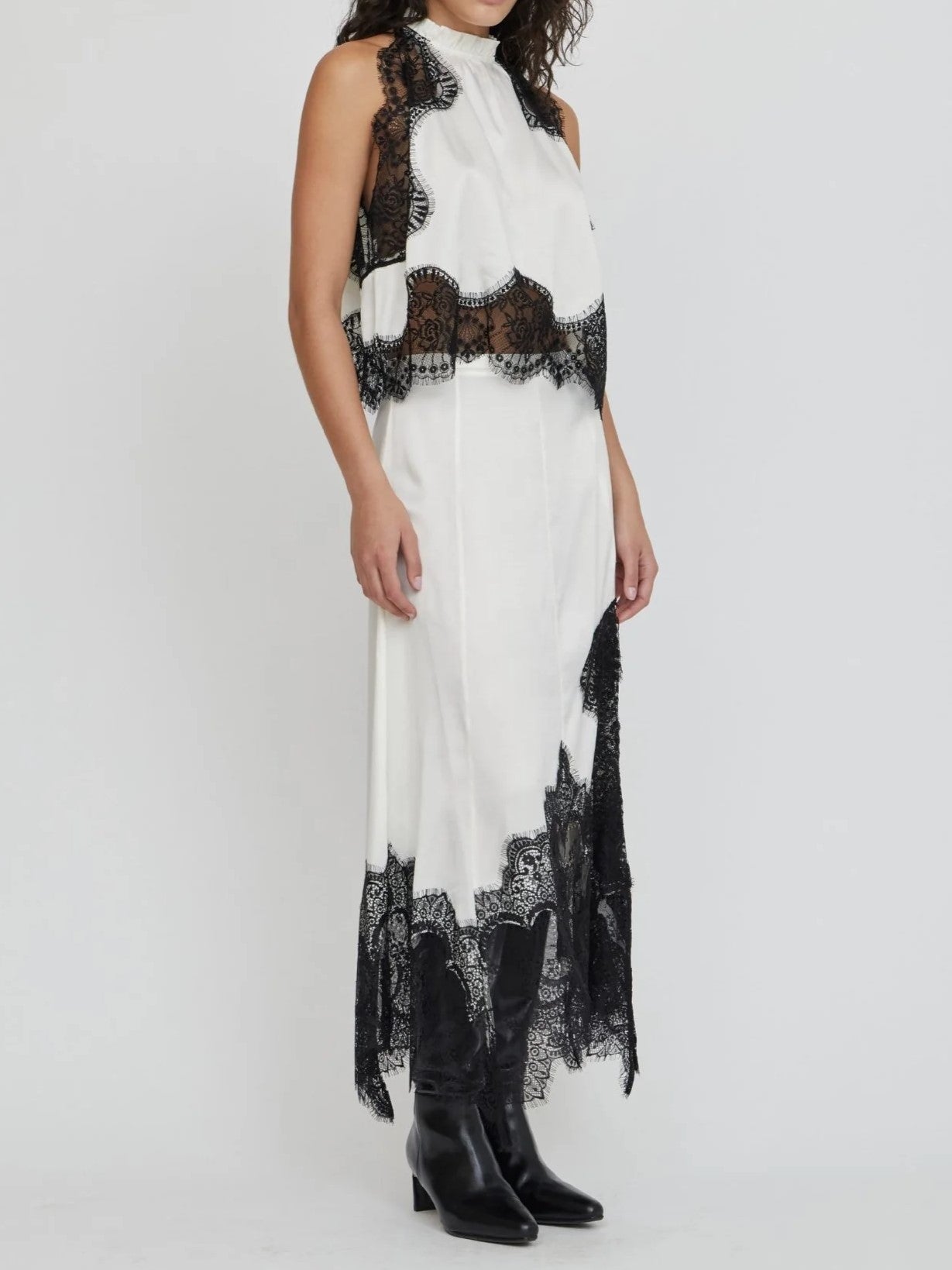 White And Black Contrast Lace Sleeveless Maxi Dress